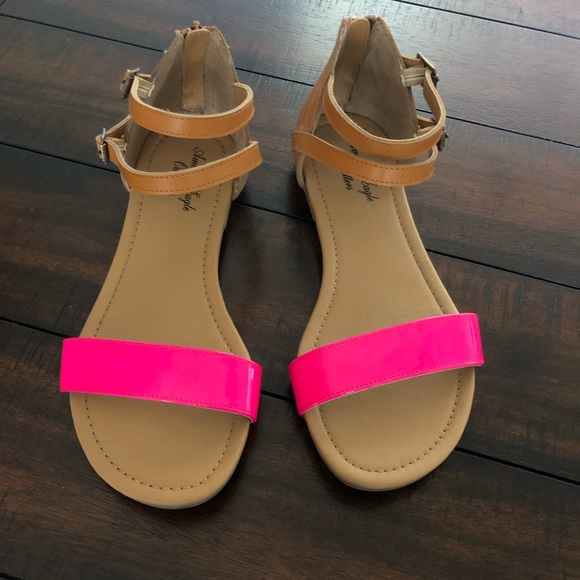 American Eagle Outfitters Shoes - NWOT American Eagle sandals